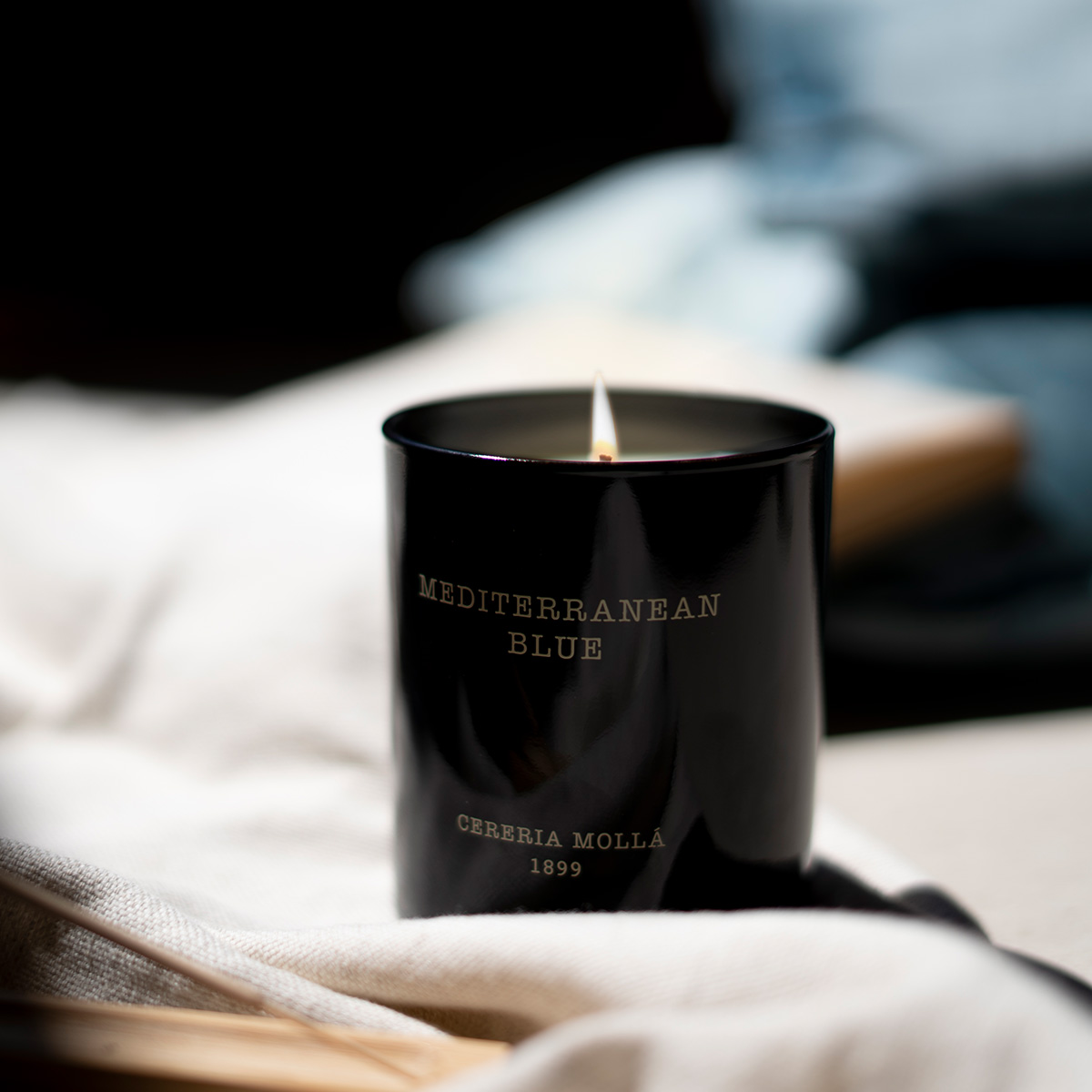 ΚΕΡΙ ΦΥΤΙΚΟ ΣΕ ΓΥΑΛΙΝΟ ΠΟΤΗΡΙ ivory 230GR 50hr άρωμα Mediterranean blue image