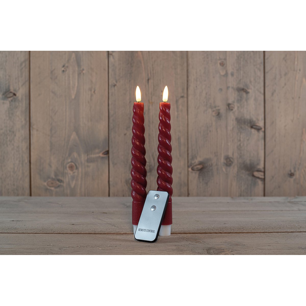 ΚΕΡΙ ΣΠΑΡΜΑΤΣΕΤΟ ΣΤΡΙΦΤΟ ΣΚ.ΚΟΚΚΙΝΟ RUSTIC 2ΤΜΧ TAPER 23CM ΜΕ ΚΙΝΟΥΜΕΝΗ ΦΛΟΓΑ ΜΠΑΤΑΡΙΑΣ REMOTE CONTROL 2 X AAA - COLOURB image