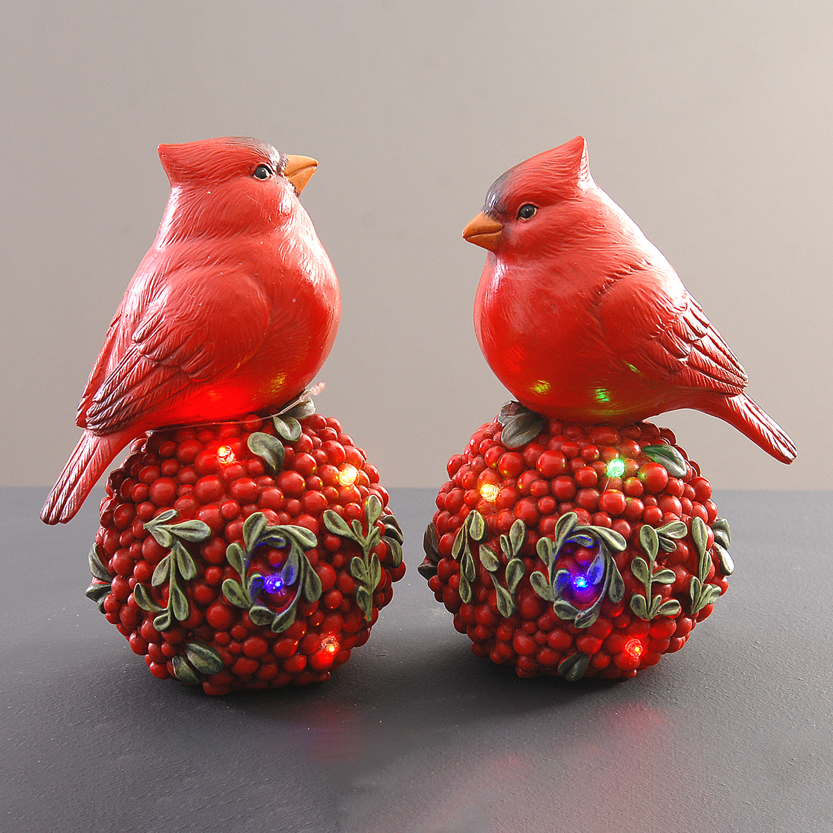 ΠΟΥΛΙ ΑΣΣ/2 19cm ΚΟΚΚΙΝΟ ΠΑΝΩ ΣΕ ΜΠΑΛΑ ΜΕ ΦΩΤΑΚΙ LED image